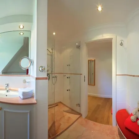 Barbian Family House 5*